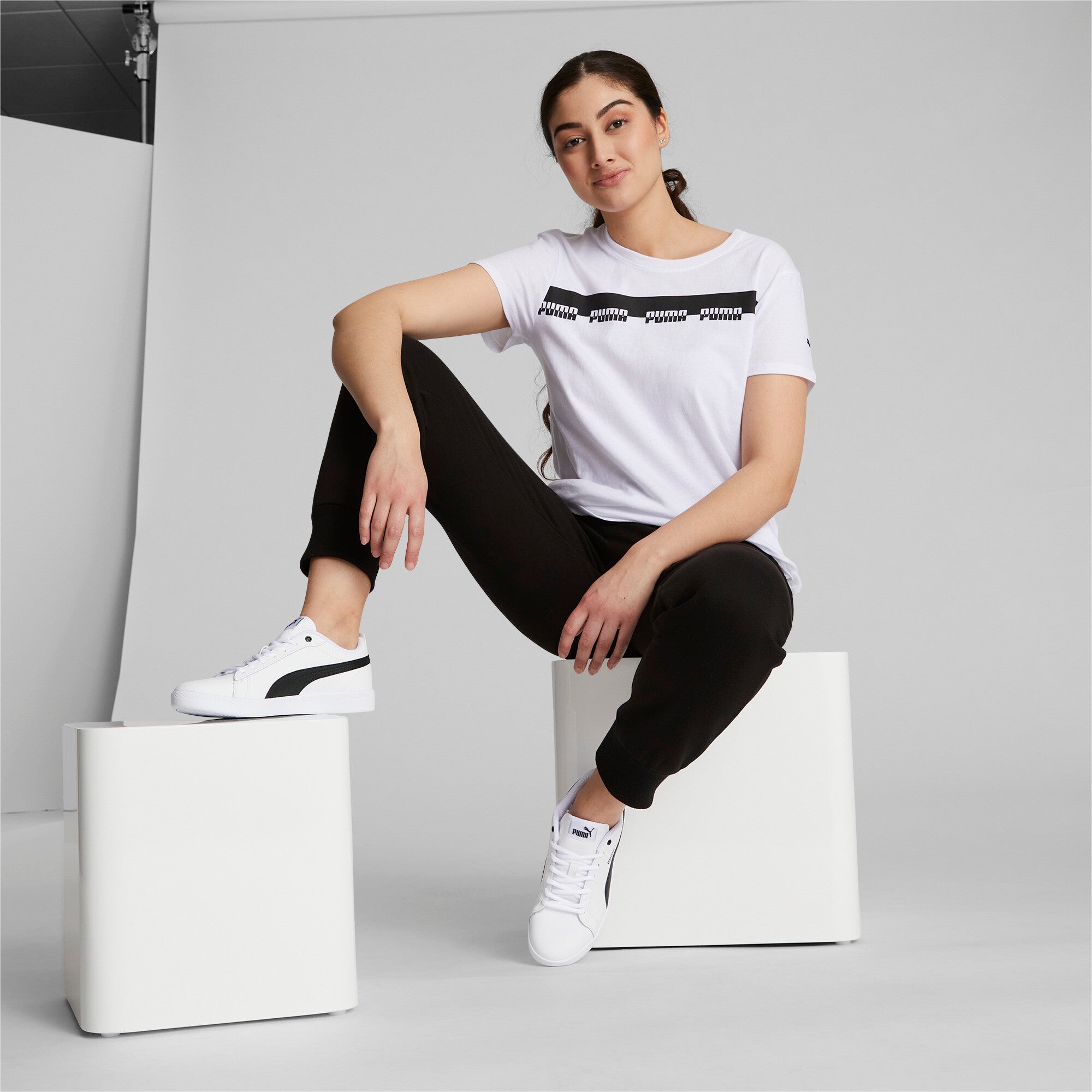 Puma Smash Womens v2 L - White/Black