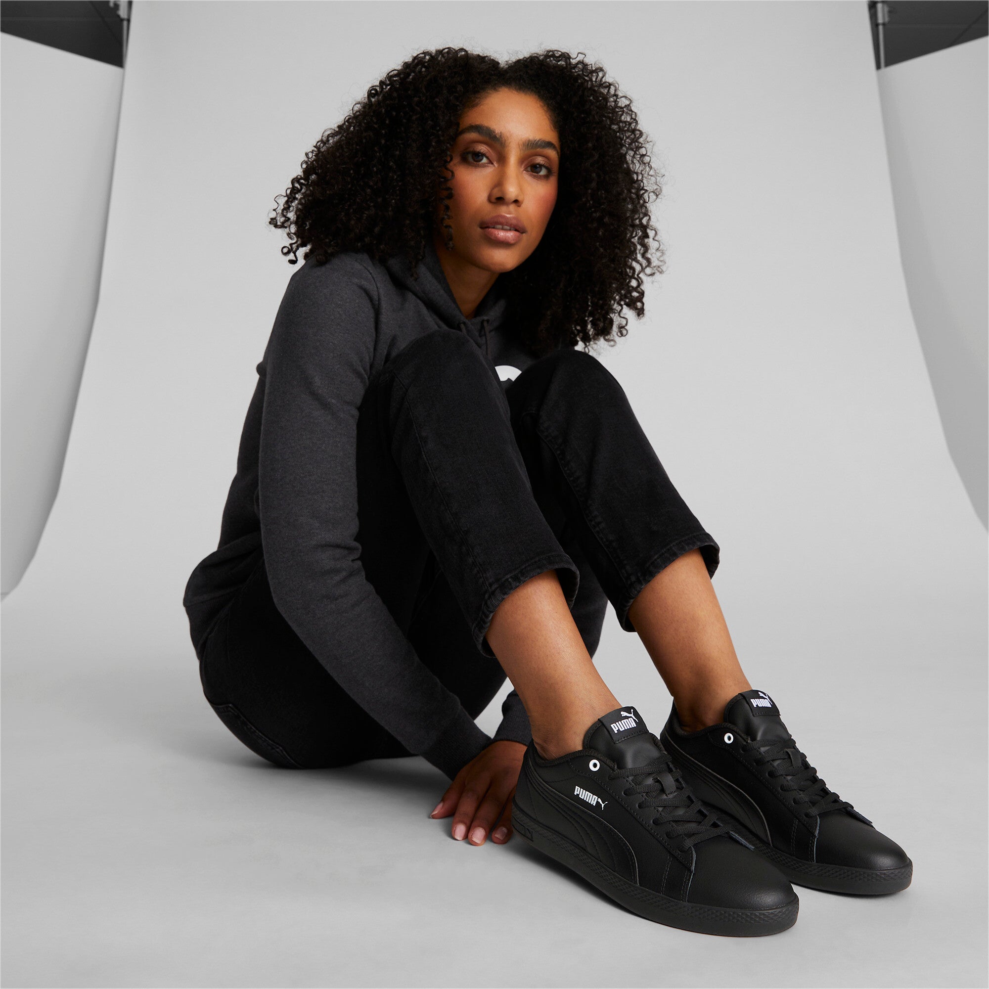 Puma Smash Womens v2 L - Black