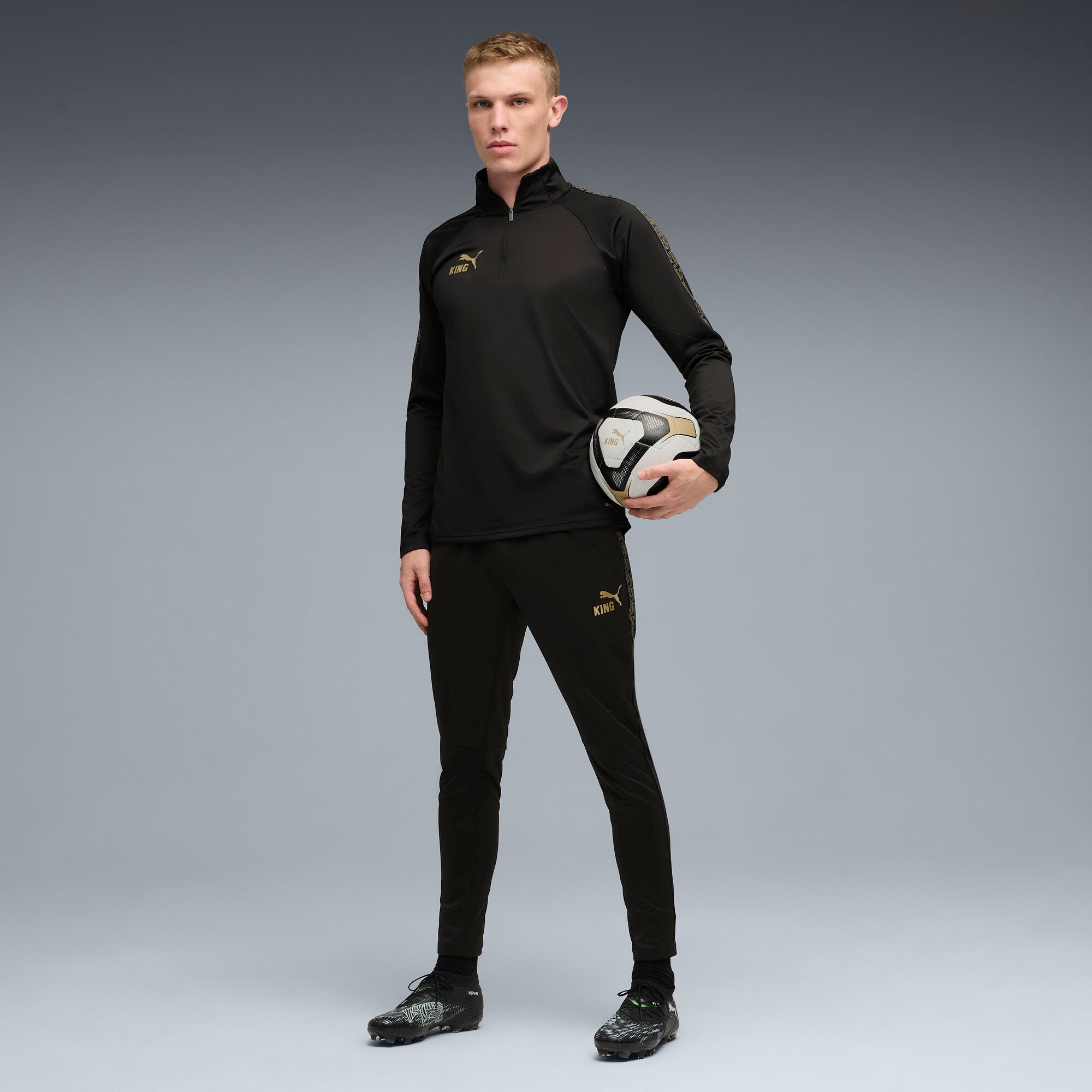 PUMA Kingtouch Football Quarter-Zip Top Men