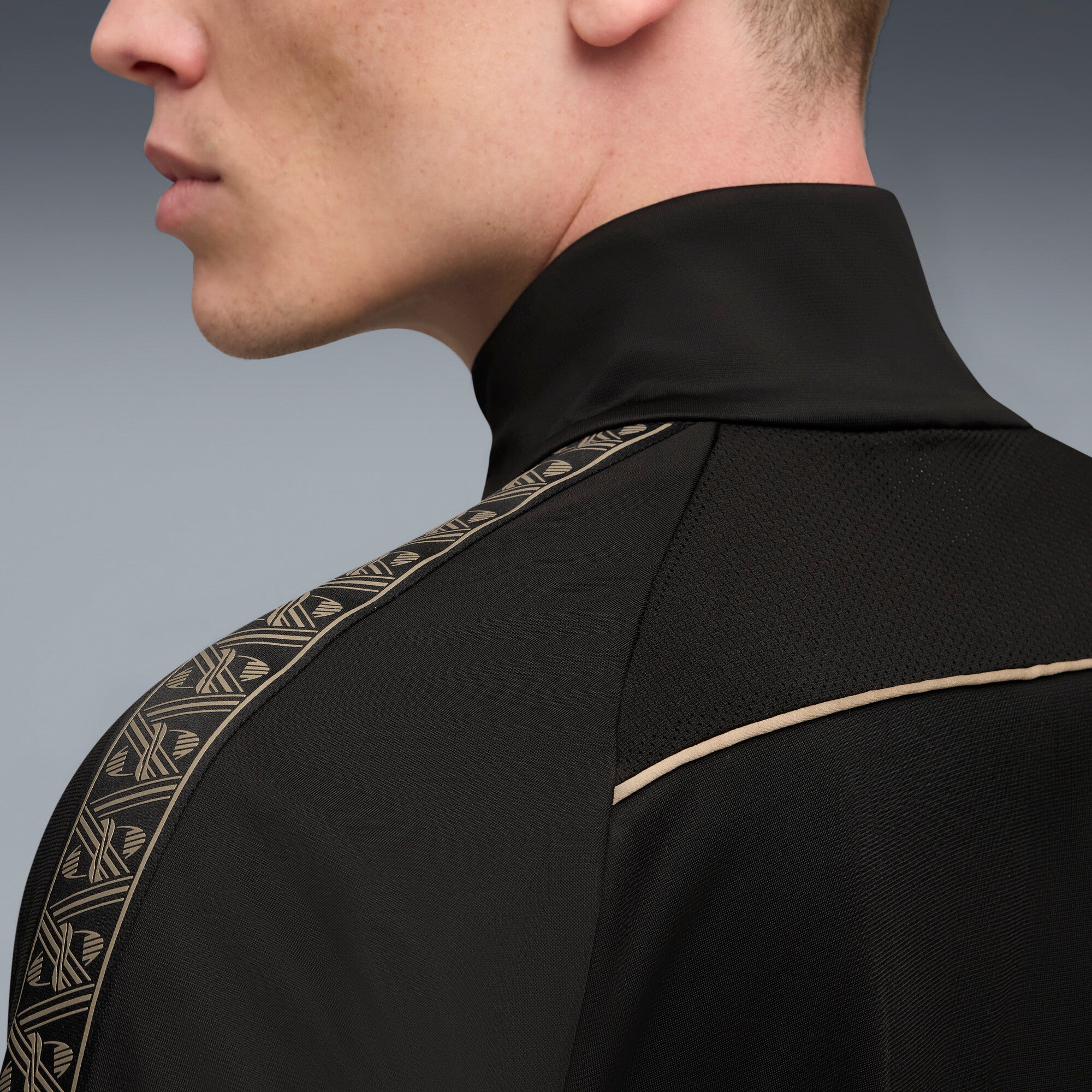 PUMA Kingtouch Football Quarter-Zip Top Men