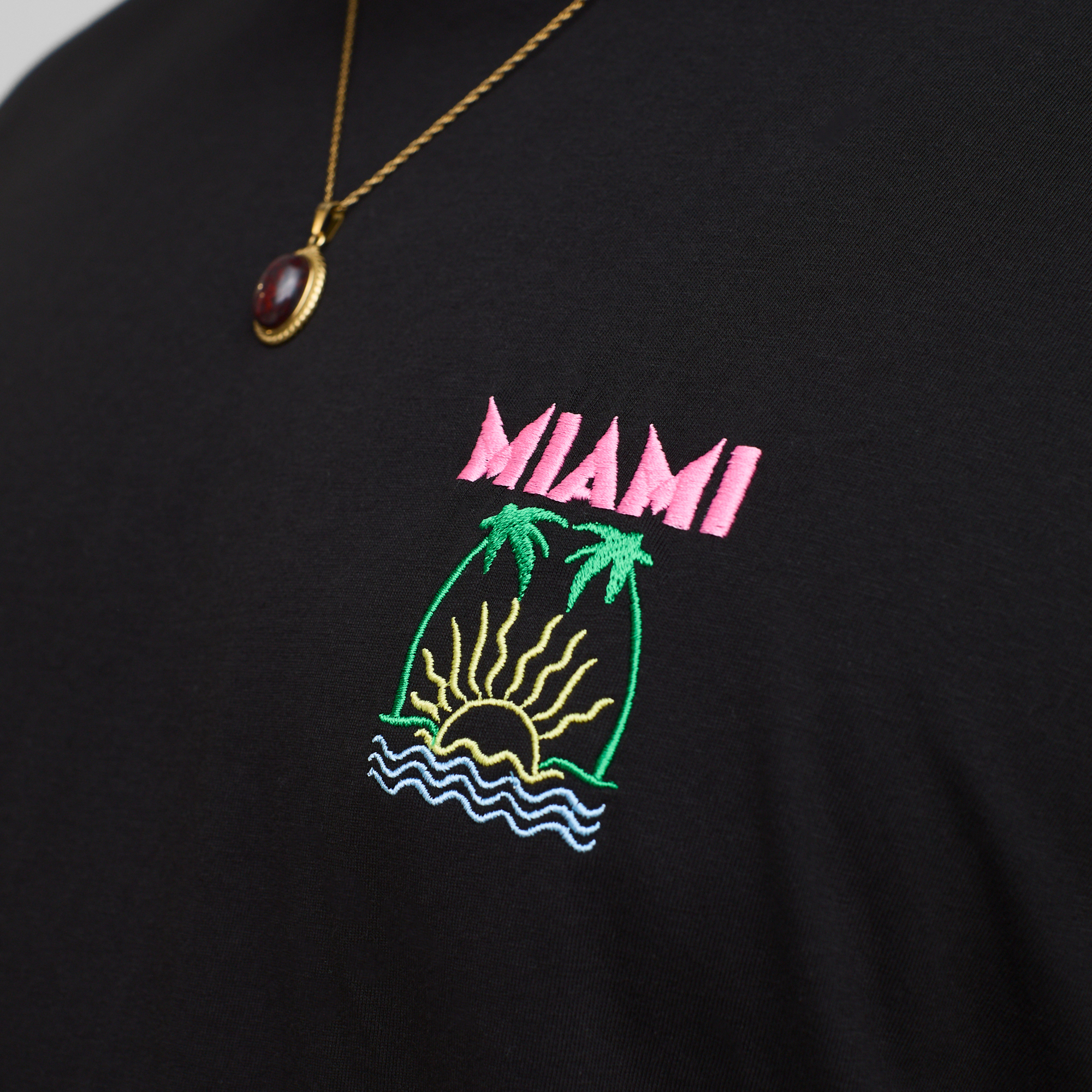 BOOHOOMAN Plus Oversized Extended Neck Embroidered Miami Palm Tree T-Shirt
