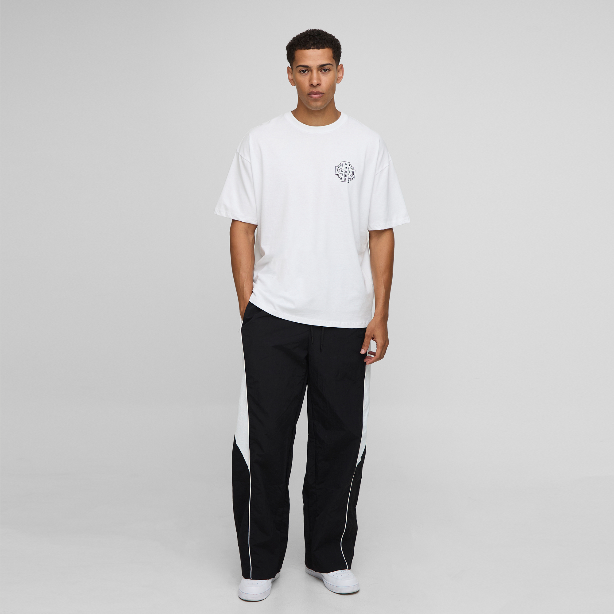 BOOHOOMAN White Oversized Homme Cross Printed T-Shirt