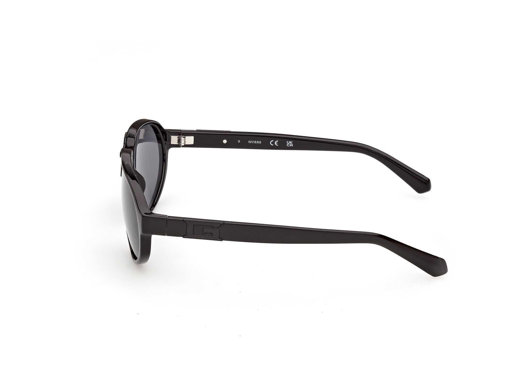 GUESS Men's Injected Pilot Sunglasses
