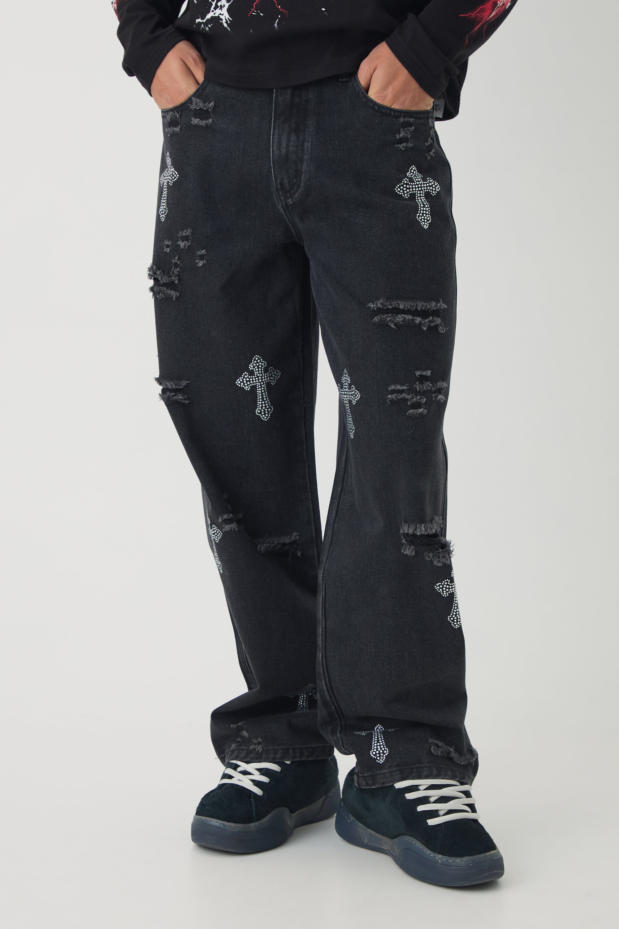 BOOHOOMAN Relaxed Fit Rhinestone Cross Ripped Washed Jeans